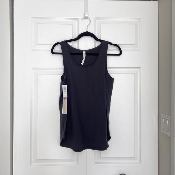 NWT Aritzia The Group by Babaton Audrey Tank - Black - S - Picture 2 of 4
